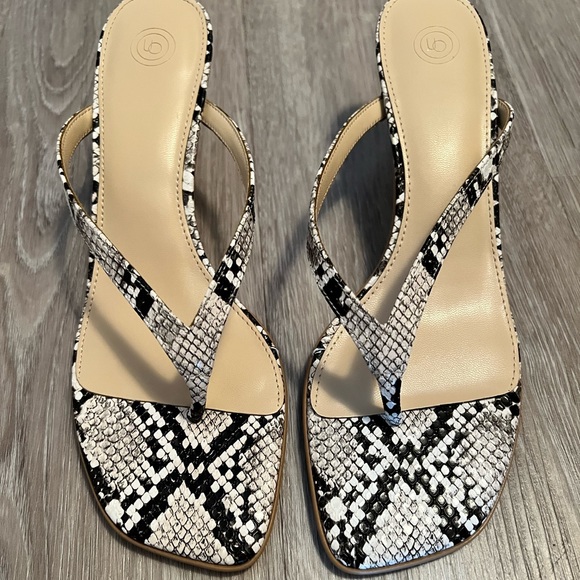 UO Stassi Thong Heel - Picture 4 of 7